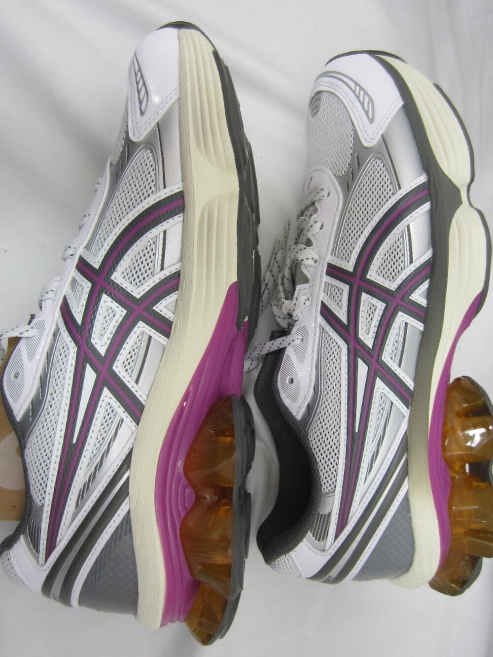 NEW W/TAGS! ASICS - YOUTH 7.5 / WOMENS 9